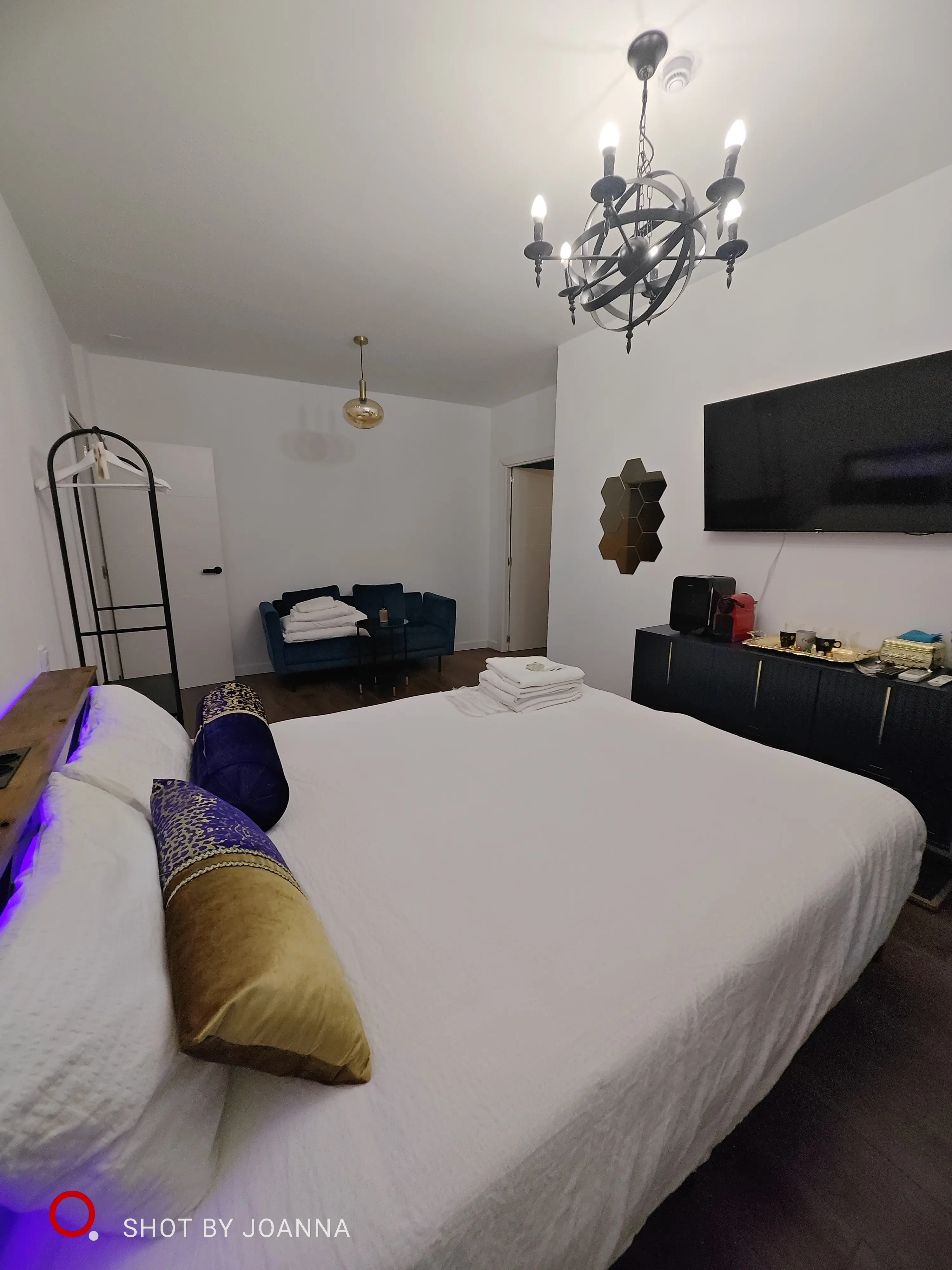 habitacion king sagunto royawl lux con cama y tv 